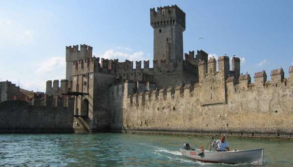 Itinerary 4 - Tour of Sirmione village